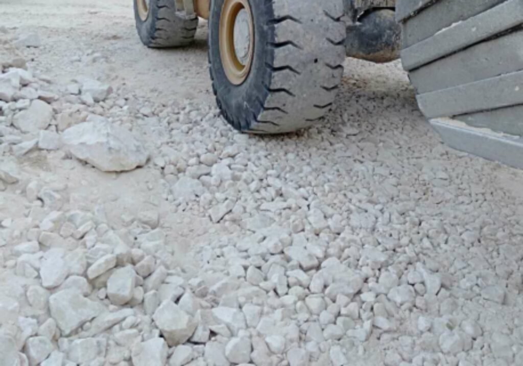 Kunlun 23.5-25-40PR KT619 Loader Tires in Magnesium Mine